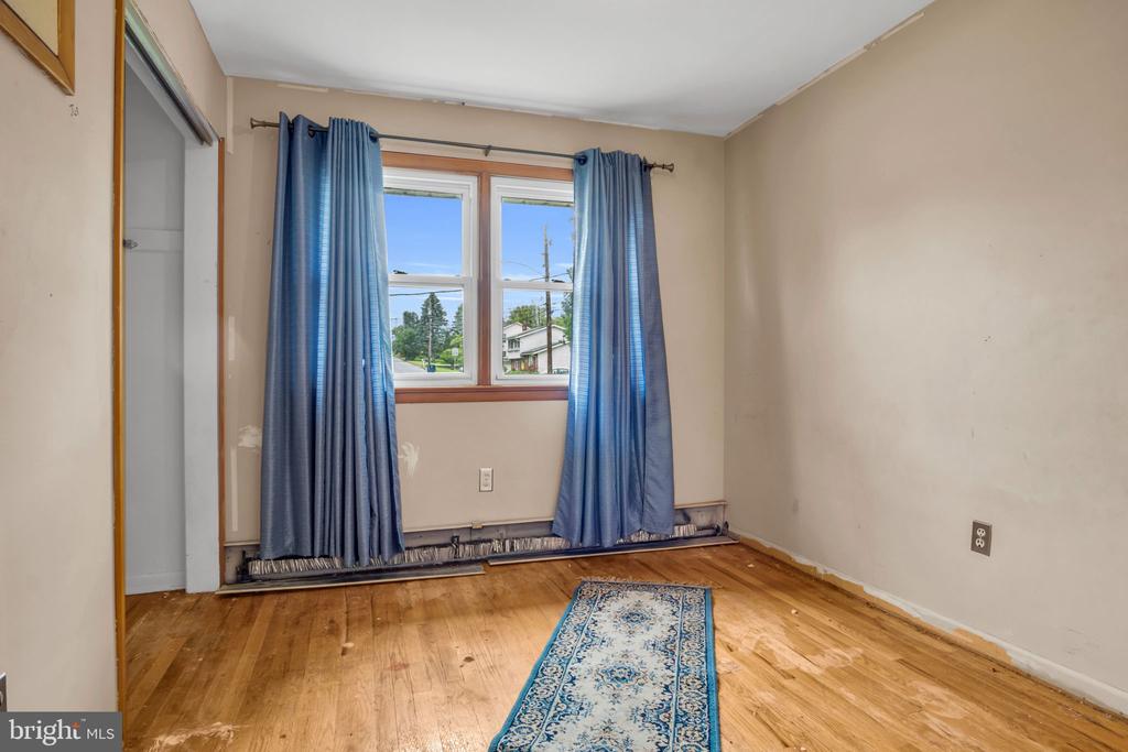 1005 SEEMORE DRIVE