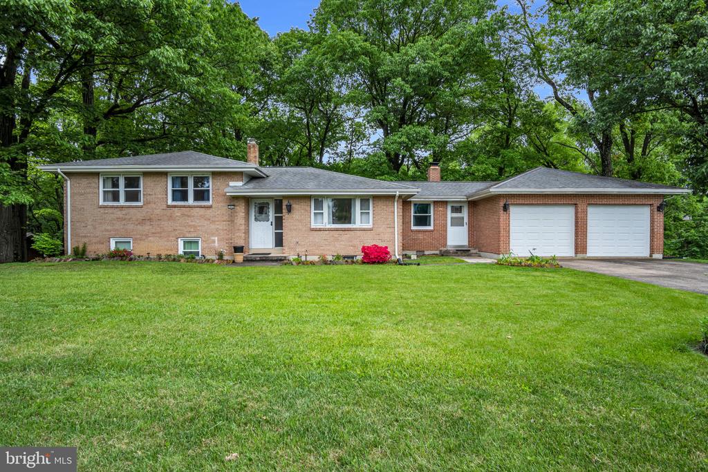 1005 SEEMORE DRIVE