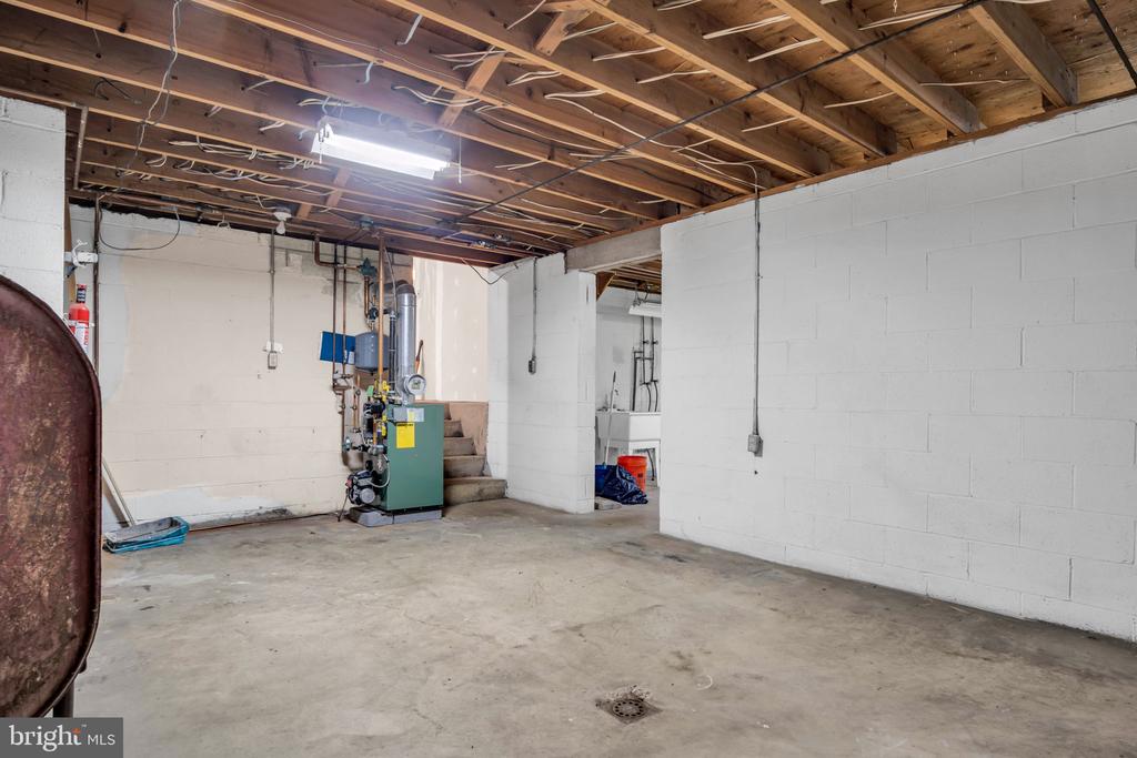 1005 SEEMORE DRIVE