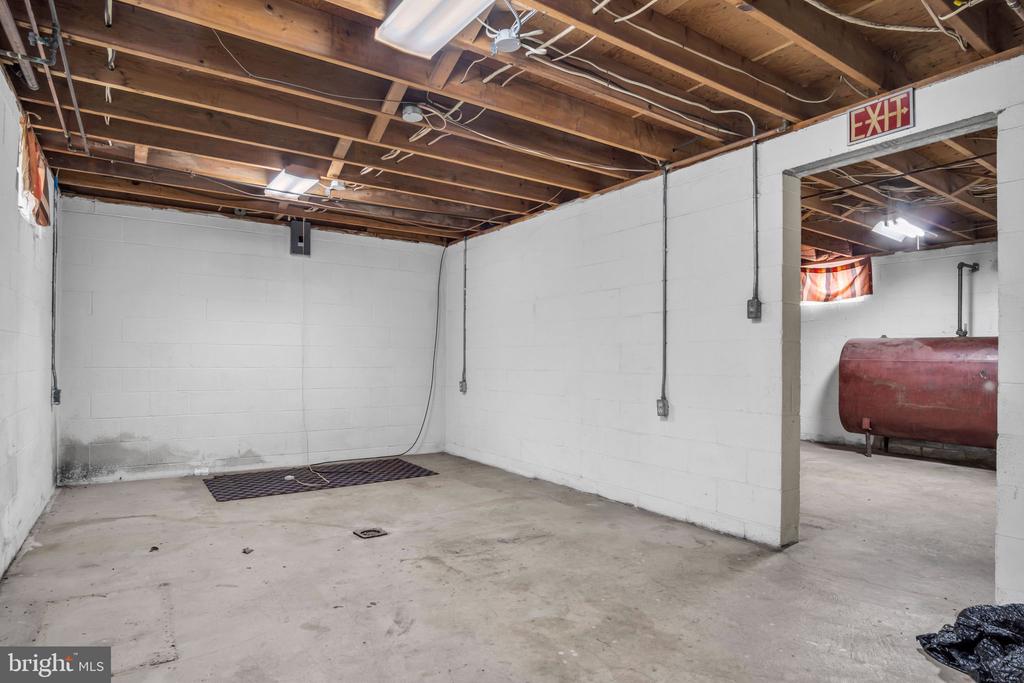 1005 SEEMORE DRIVE