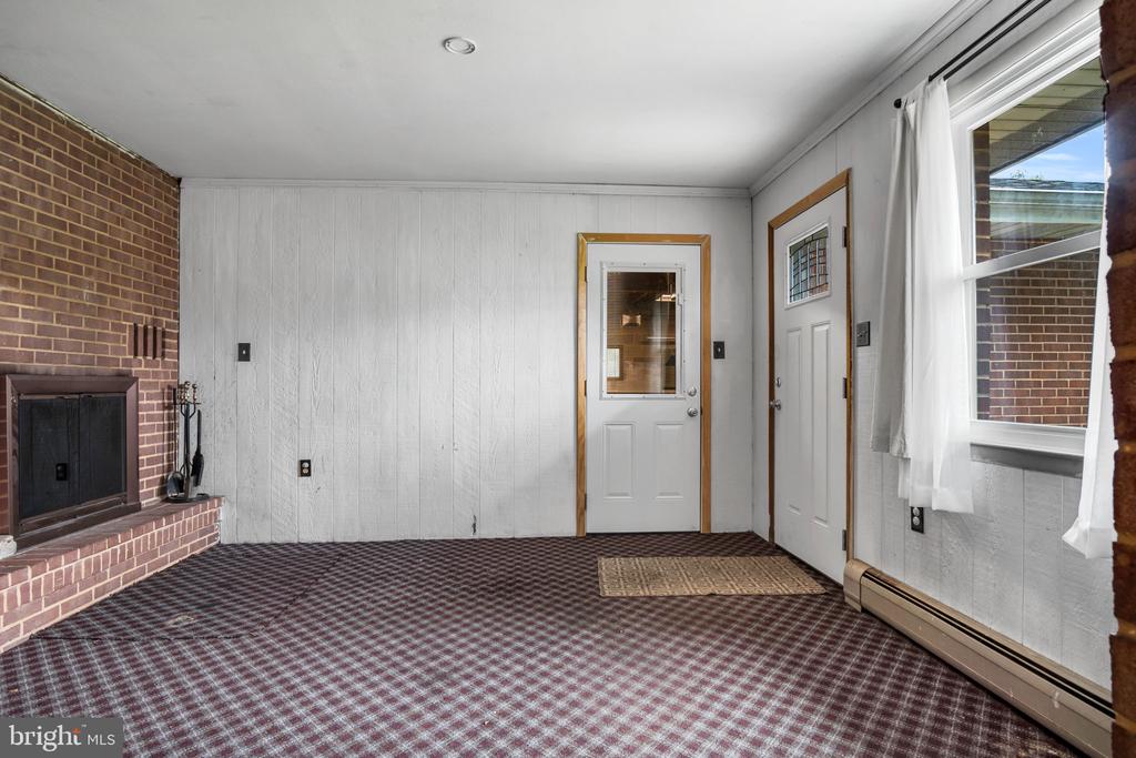 1005 SEEMORE DRIVE