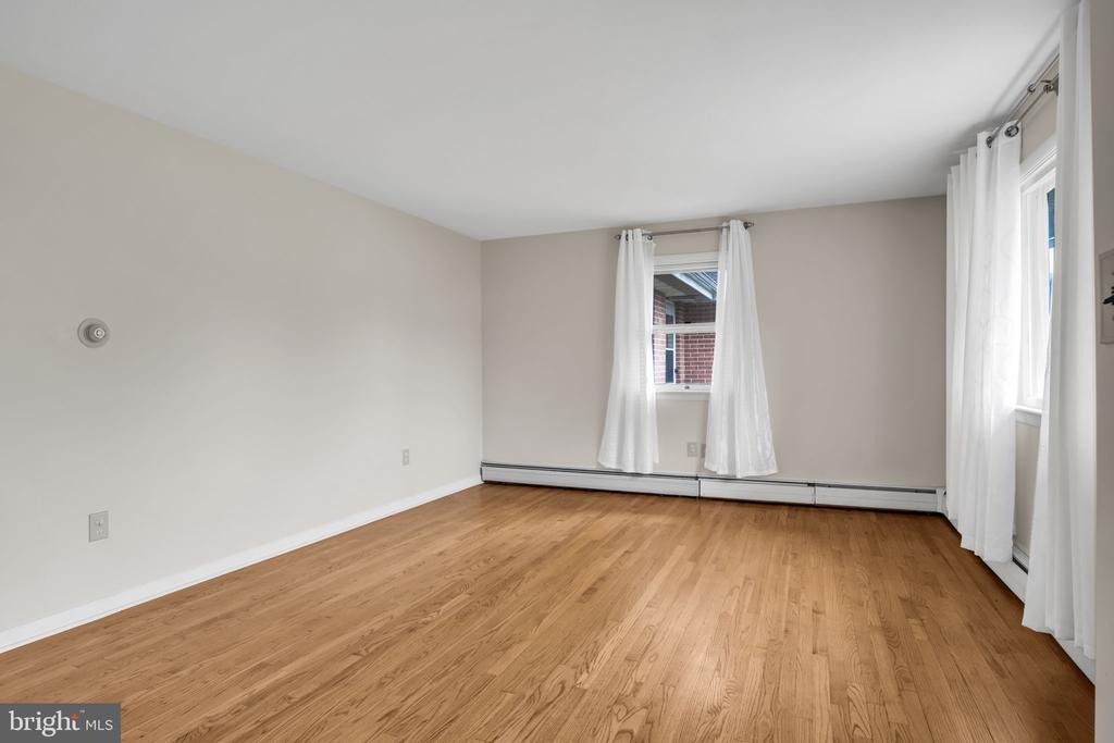 1005 SEEMORE DRIVE