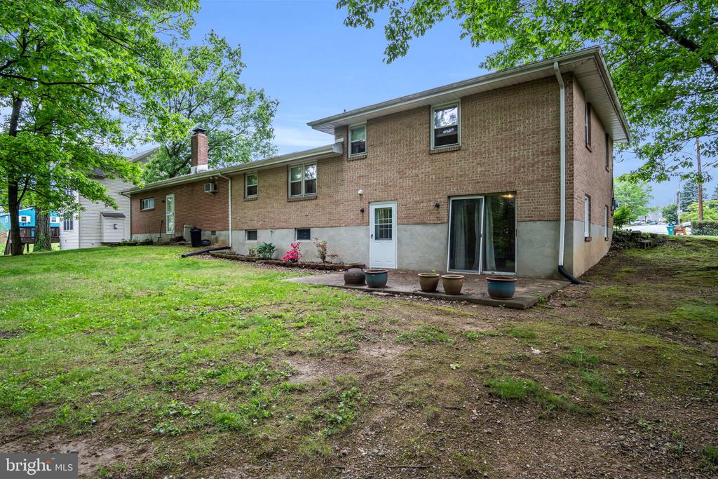 1005 SEEMORE DRIVE