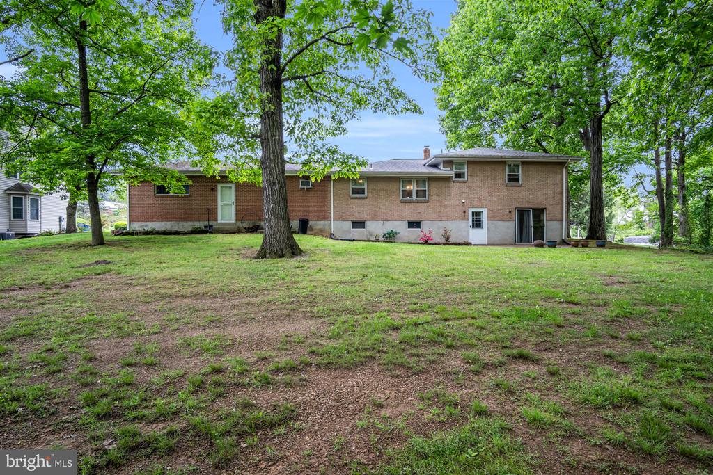 1005 SEEMORE DRIVE