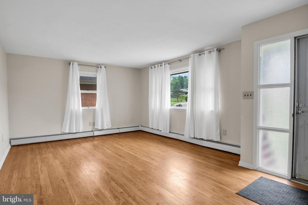 1005 SEEMORE DRIVE