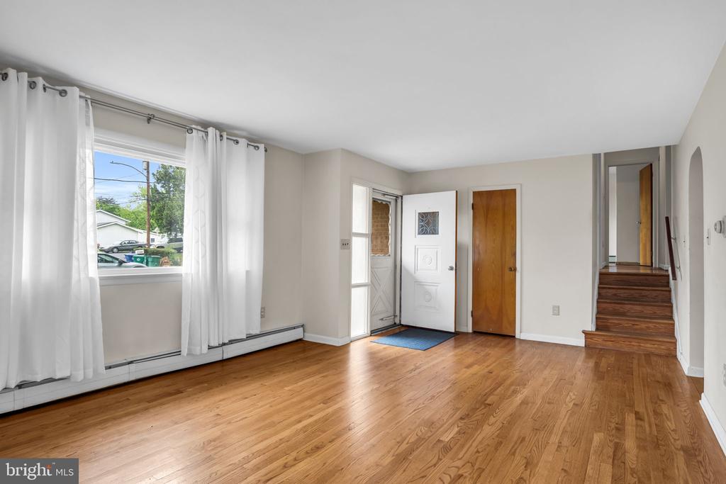 1005 SEEMORE DRIVE