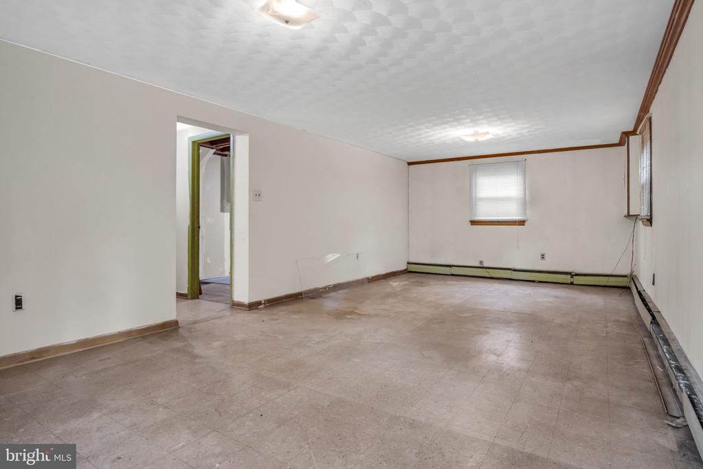 1005 SEEMORE DRIVE