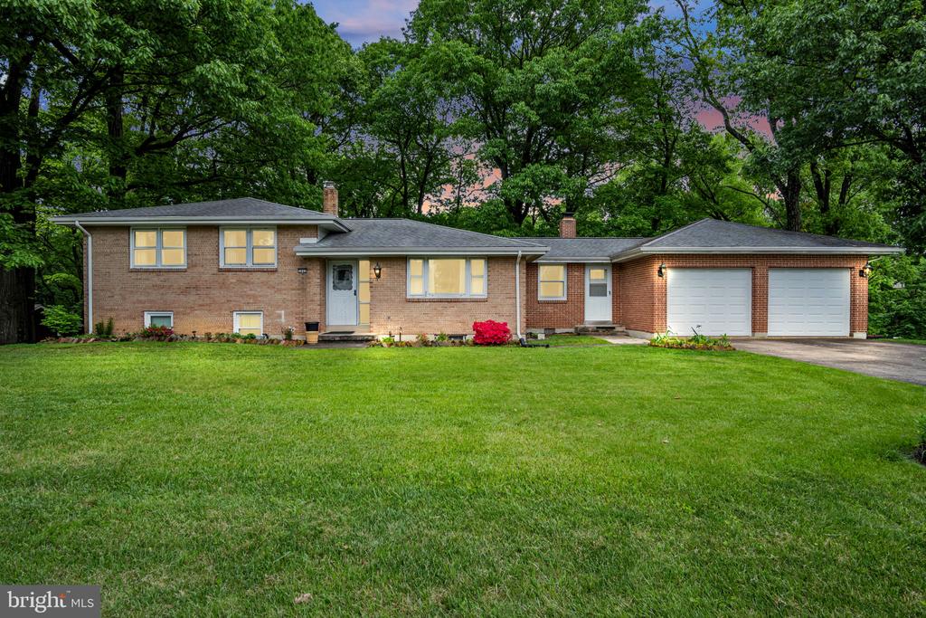 1005 SEEMORE DRIVE