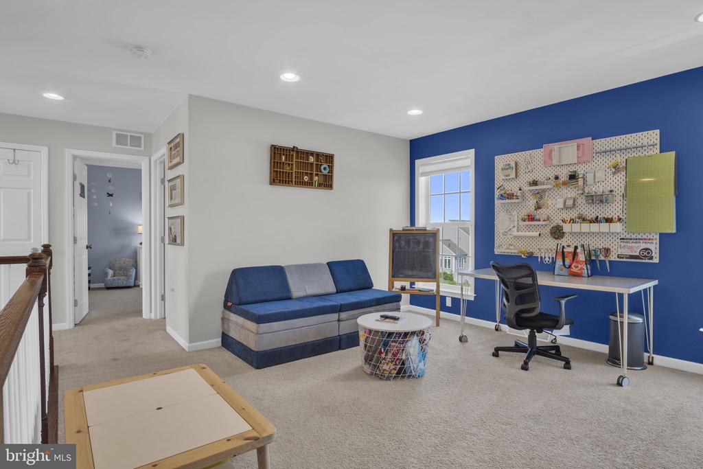 7037 BEECH TREE DRIVE