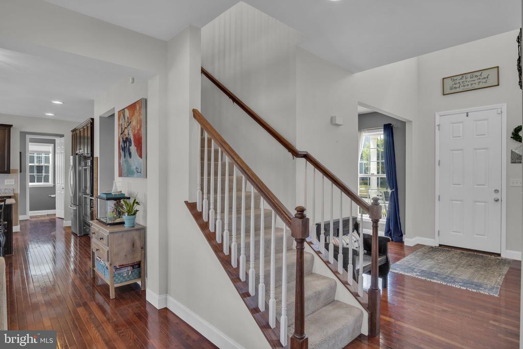 7037 BEECH TREE DRIVE