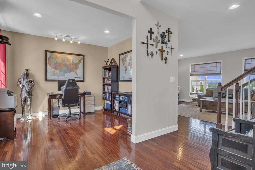 7037 BEECH TREE DRIVE