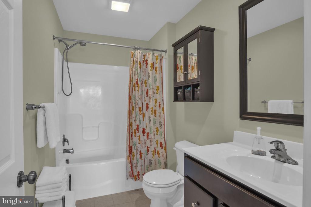 7037 BEECH TREE DRIVE