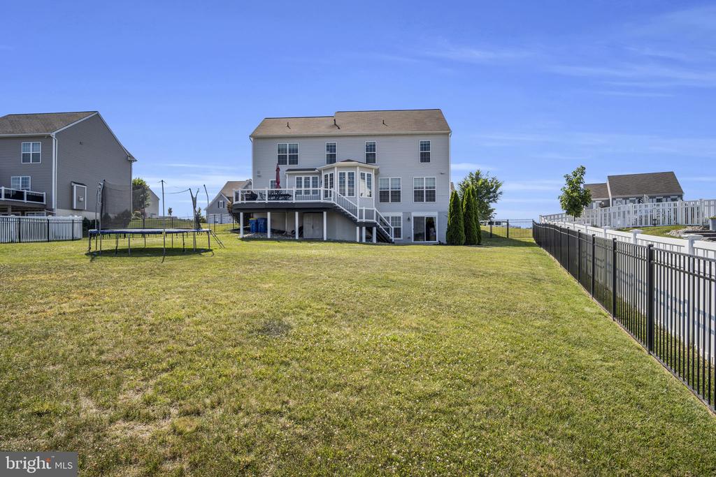 7037 BEECH TREE DRIVE