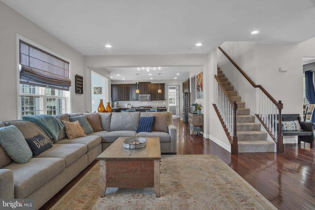 7037 BEECH TREE DRIVE