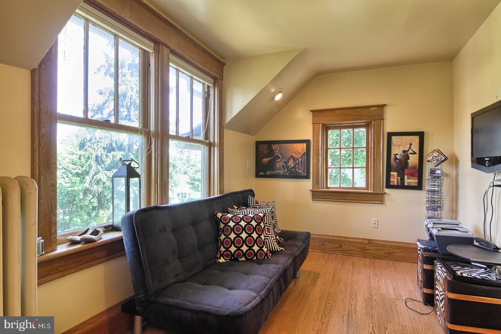 215 HILLSIDE ROAD