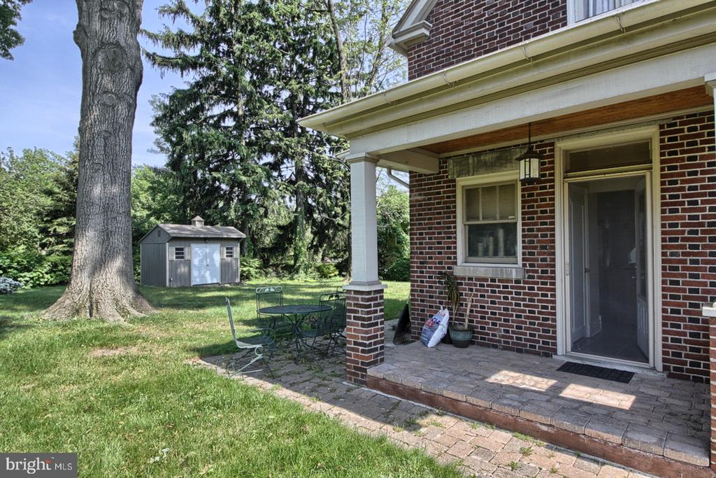 215 HILLSIDE ROAD
