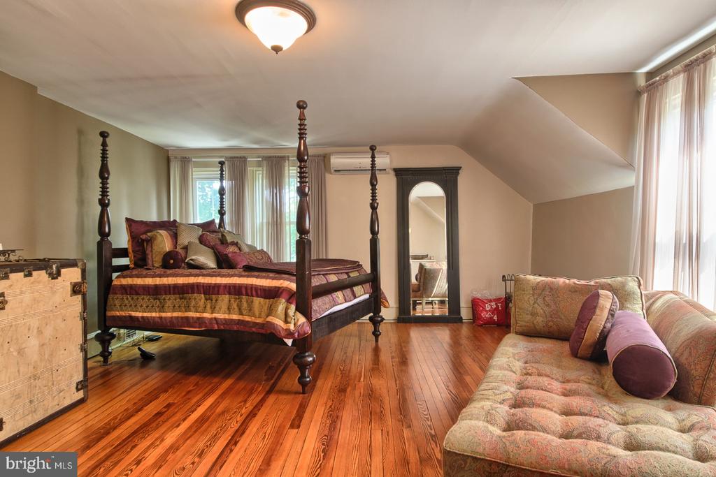 215 HILLSIDE ROAD