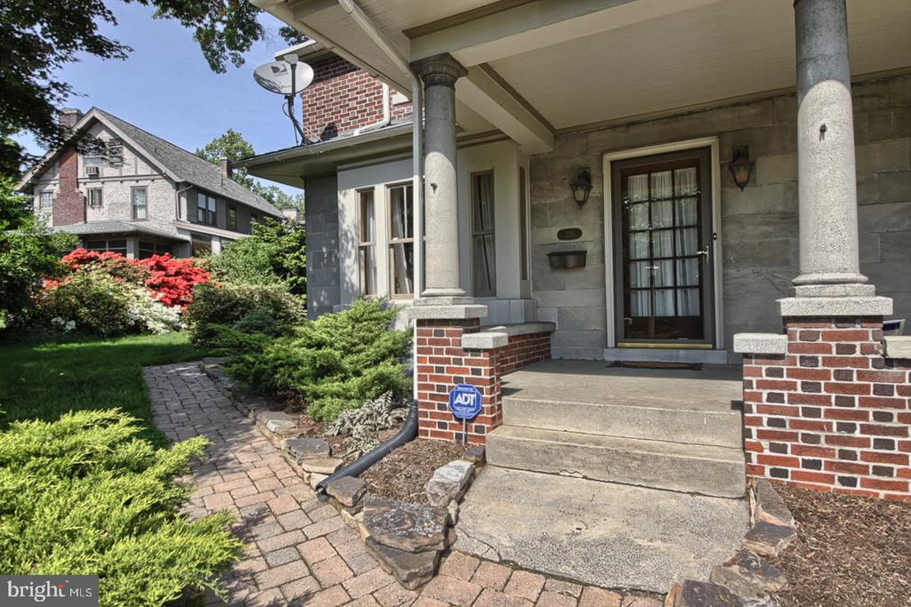 215 HILLSIDE ROAD