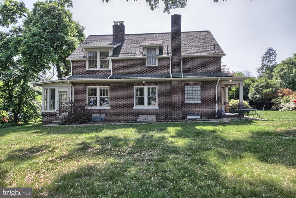 215 HILLSIDE ROAD
