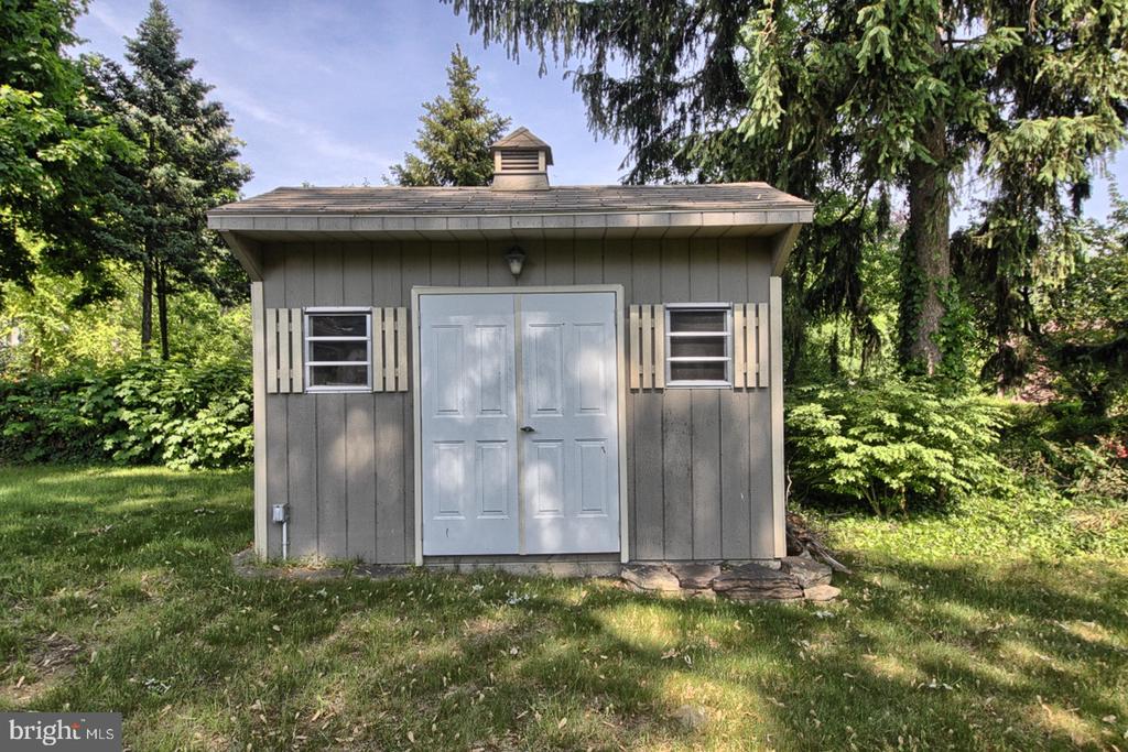 215 HILLSIDE ROAD