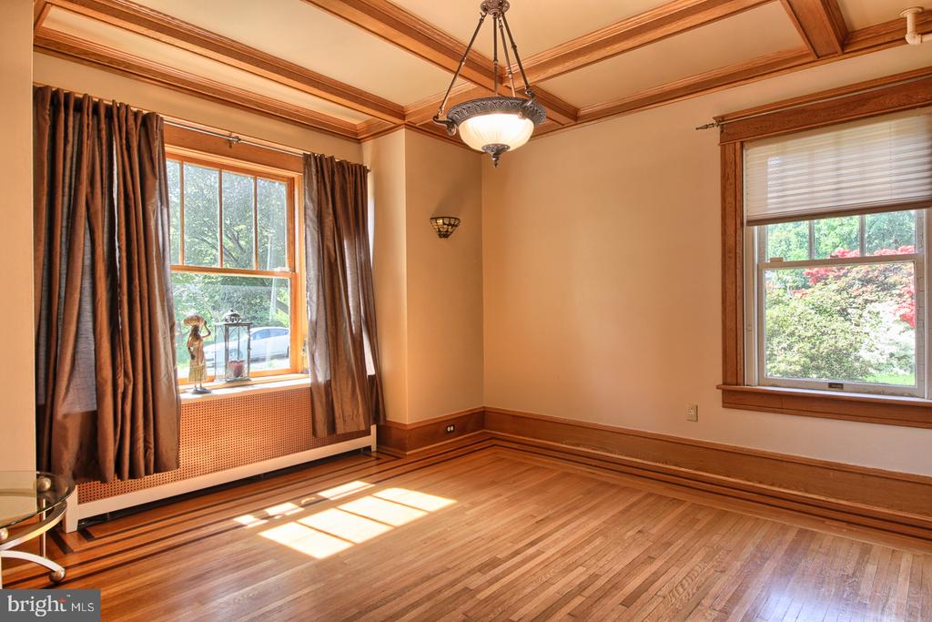 215 HILLSIDE ROAD