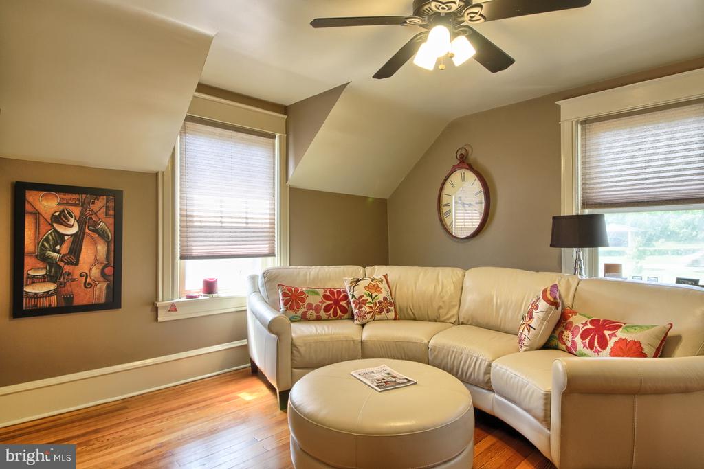 215 HILLSIDE ROAD