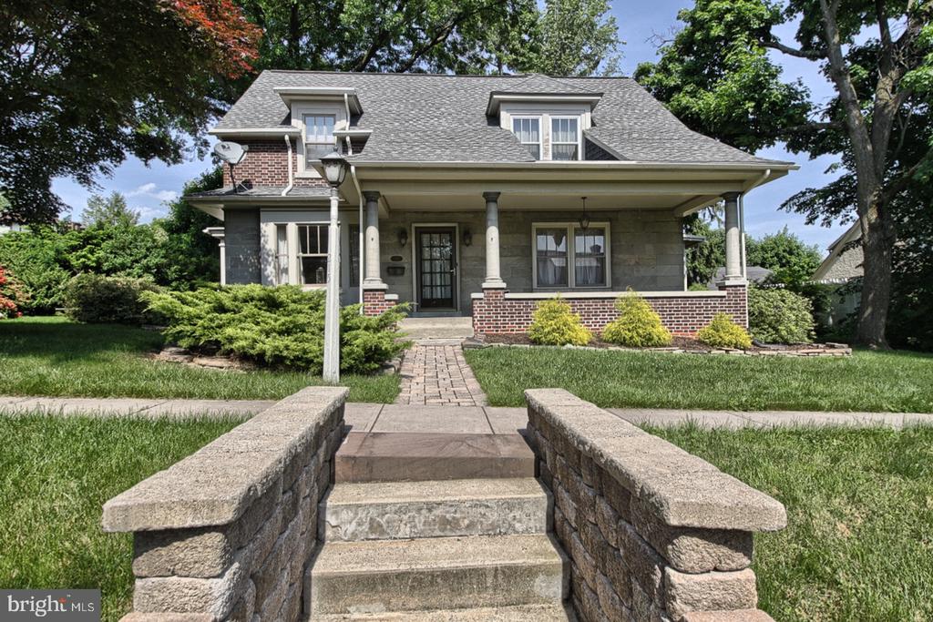 215 HILLSIDE ROAD