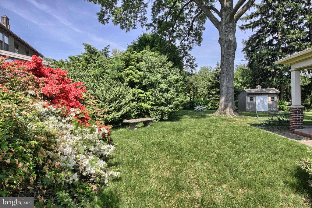215 HILLSIDE ROAD