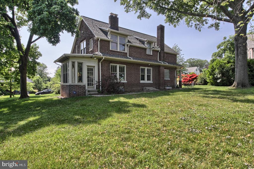 215 HILLSIDE ROAD