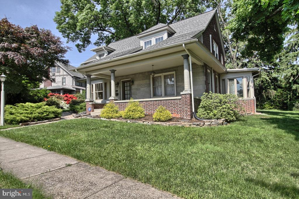 215 HILLSIDE ROAD