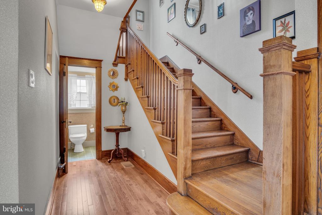 704 N 16TH STREET