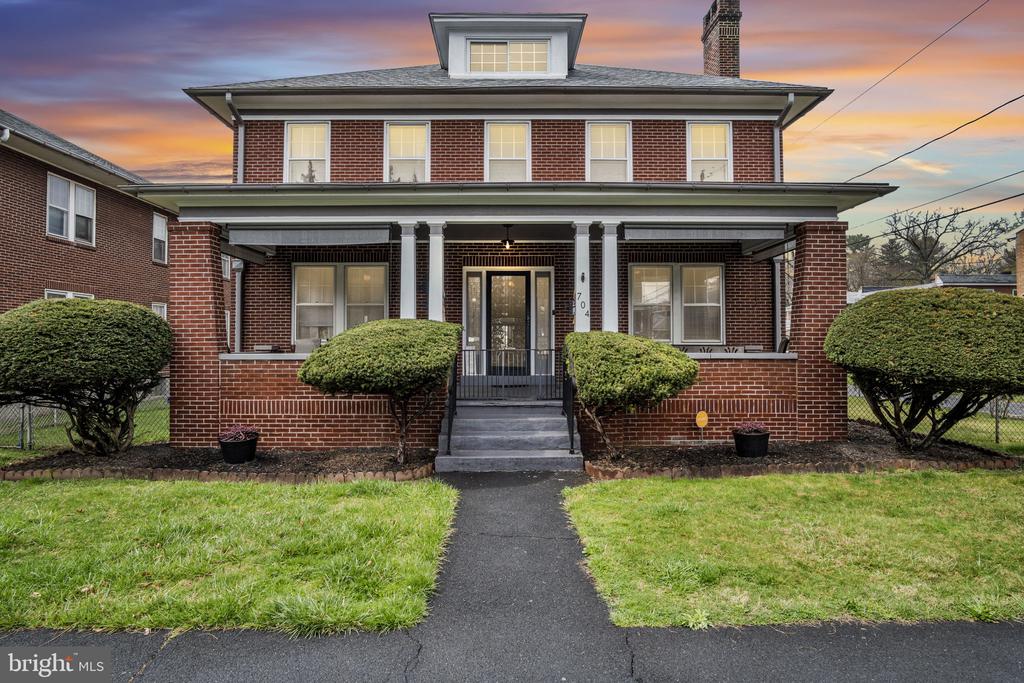 704 N 16TH STREET
