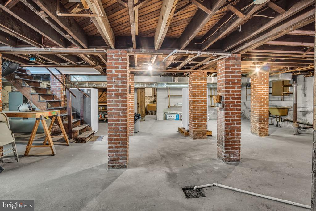 704 N 16TH STREET