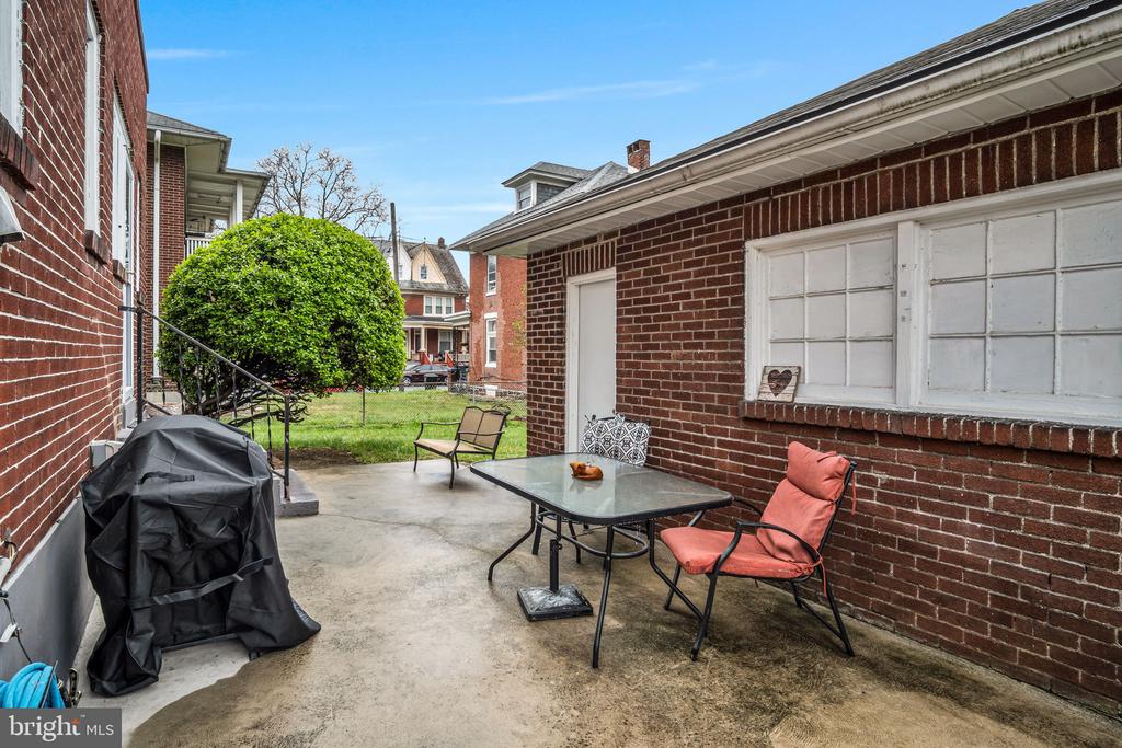 704 N 16TH STREET