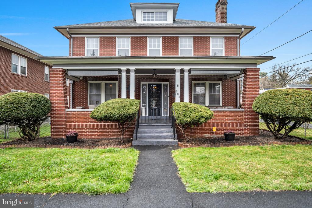 704 N 16TH STREET