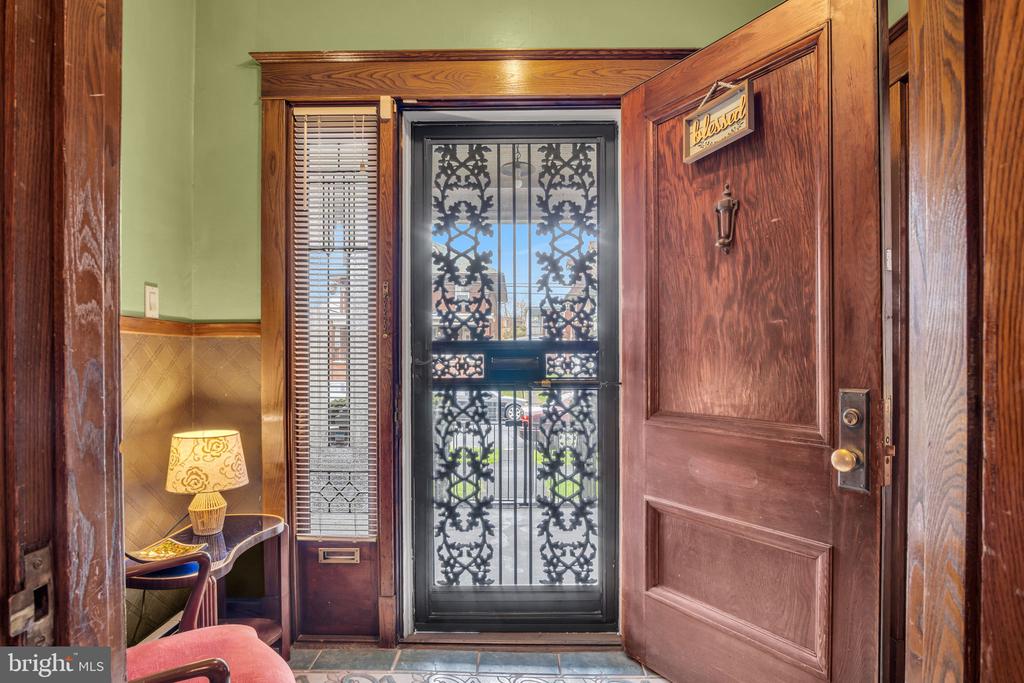 704 N 16TH STREET