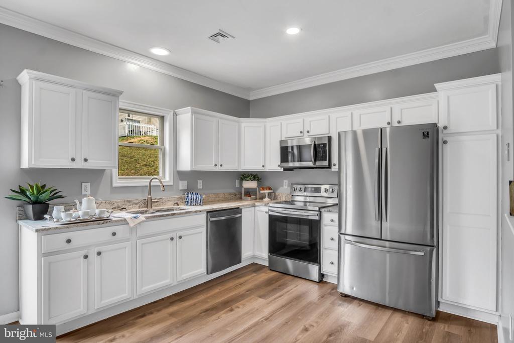 7563 STEPHEN DRIVE