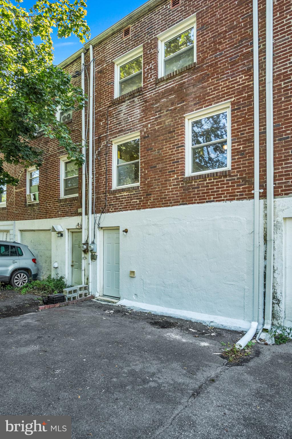 2260 KENSINGTON STREET