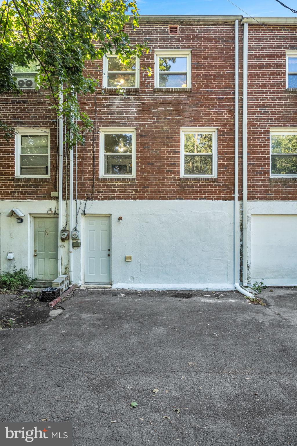 2260 KENSINGTON STREET