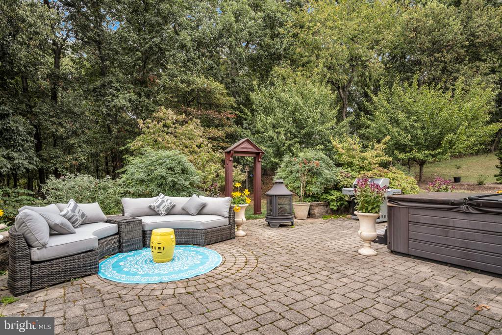 7014 SCENIC COURT