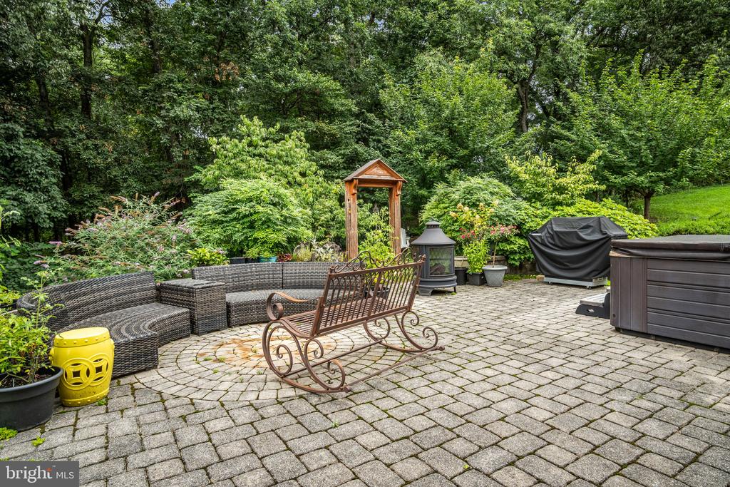 7014 SCENIC COURT