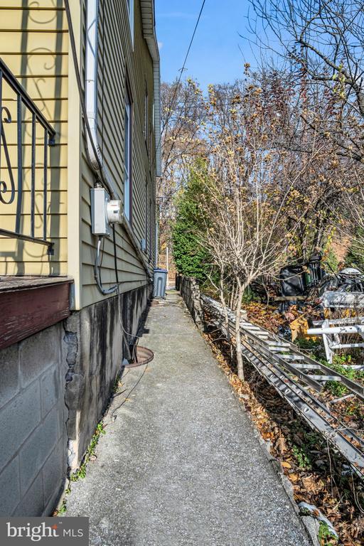 144 N 2ND STREET