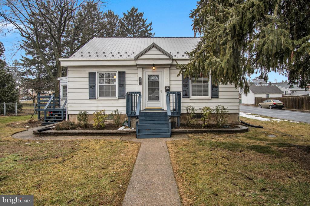 201 FOX STREET