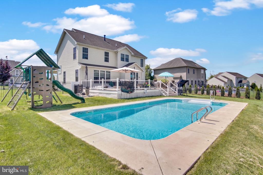5992 CAMDEN DRIVE