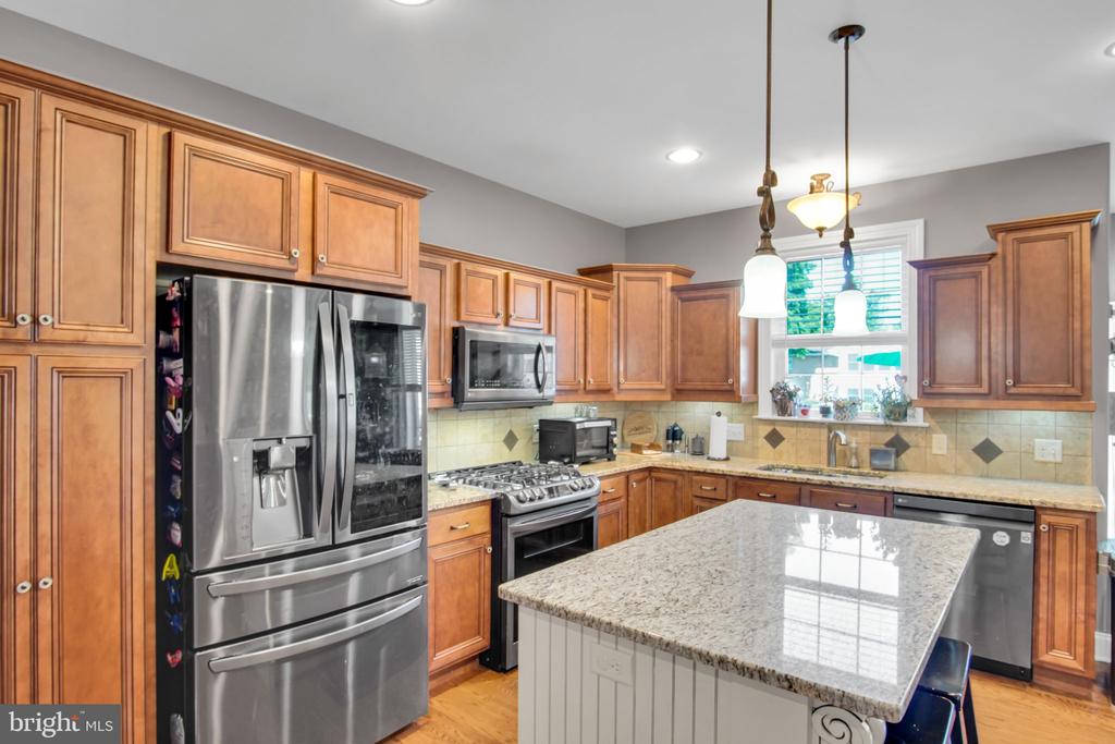 5992 CAMDEN DRIVE