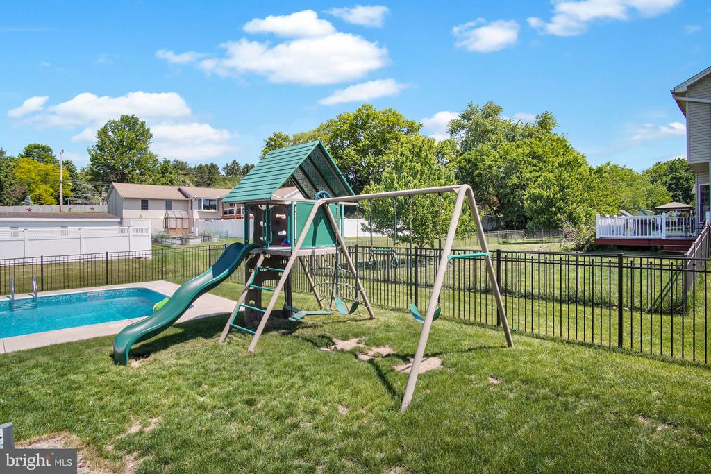 5992 CAMDEN DRIVE