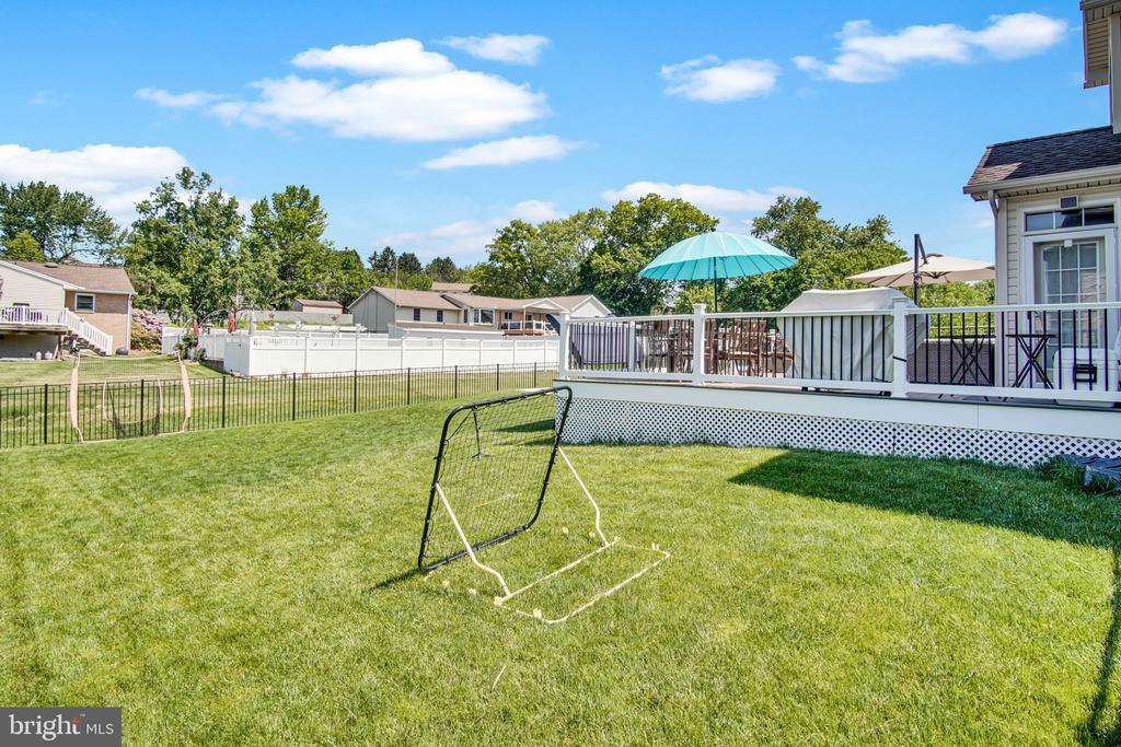 5992 CAMDEN DRIVE
