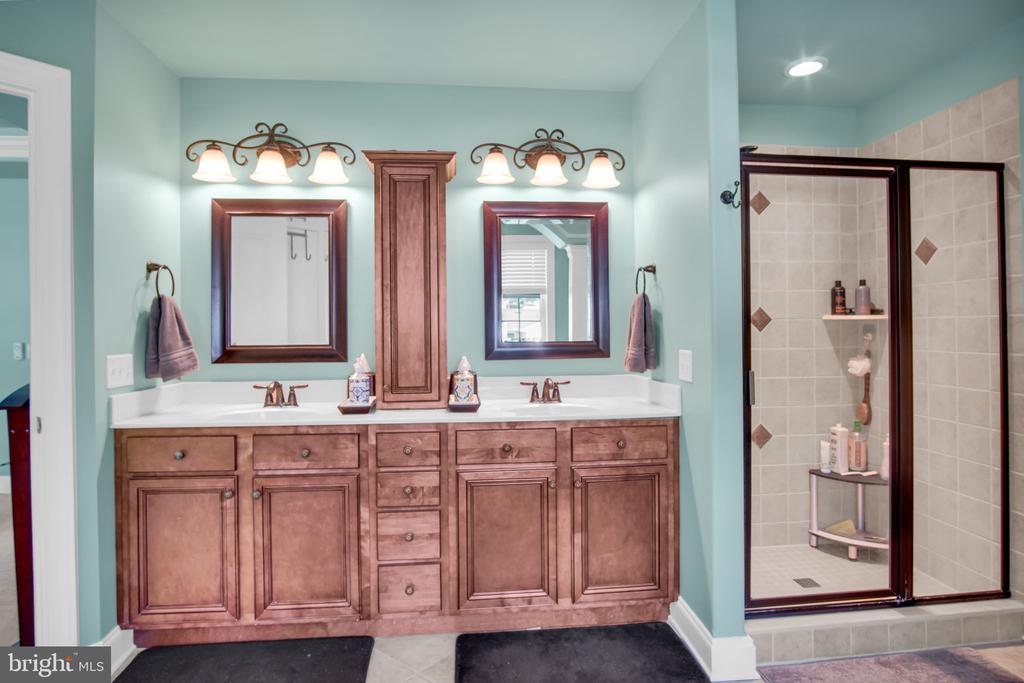 5992 CAMDEN DRIVE
