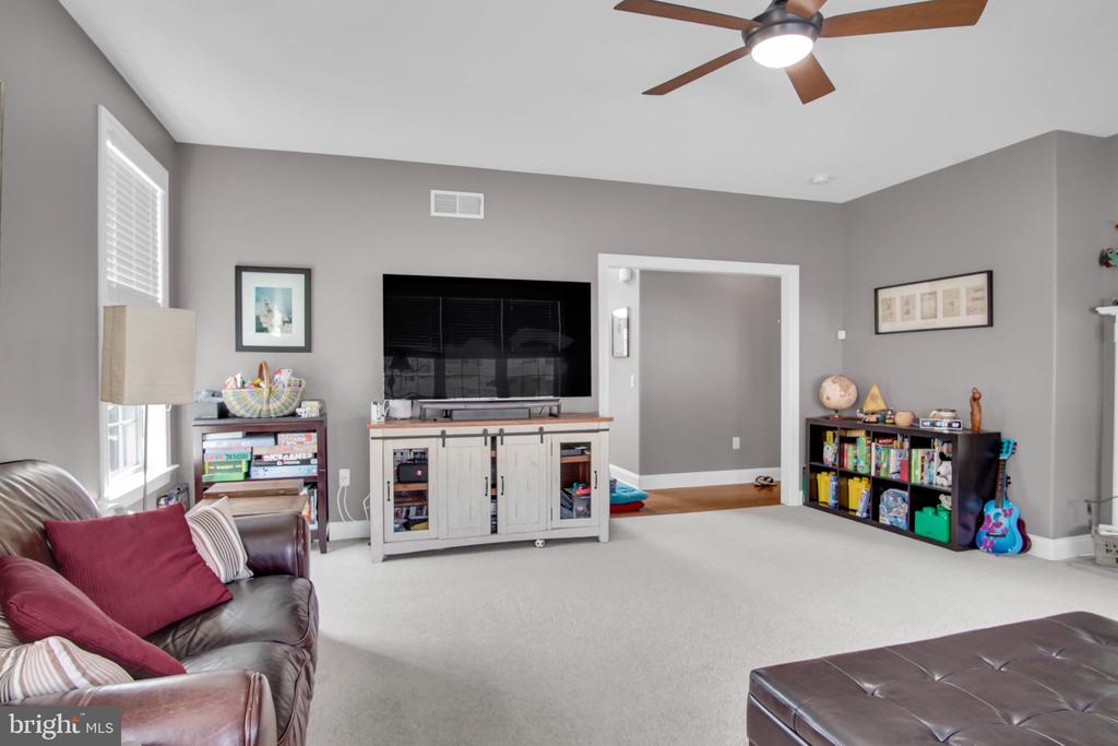 5992 CAMDEN DRIVE