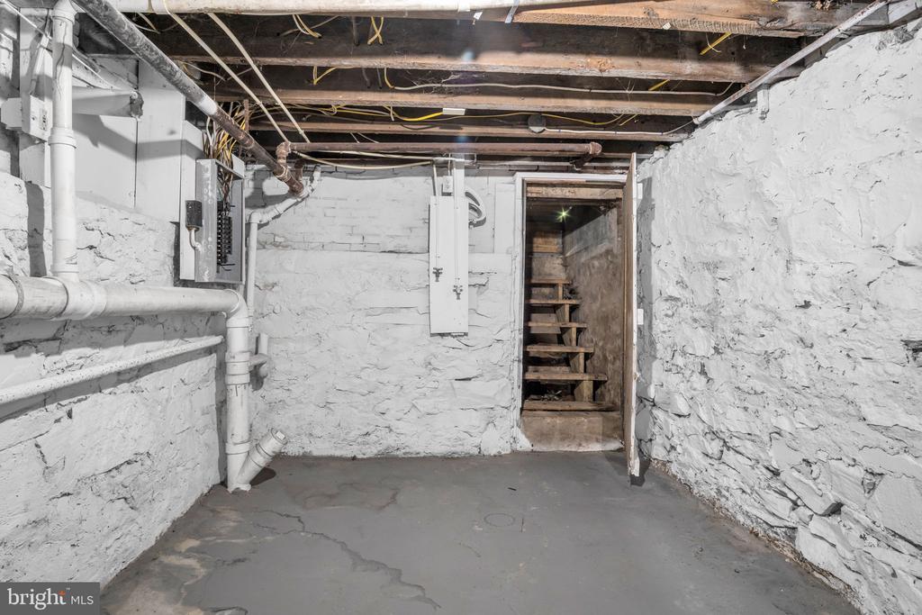 548 CAMP STREET